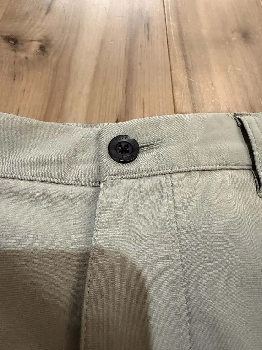 Vuori Meta Pants Size 34 Beige Performance Stretch Chino